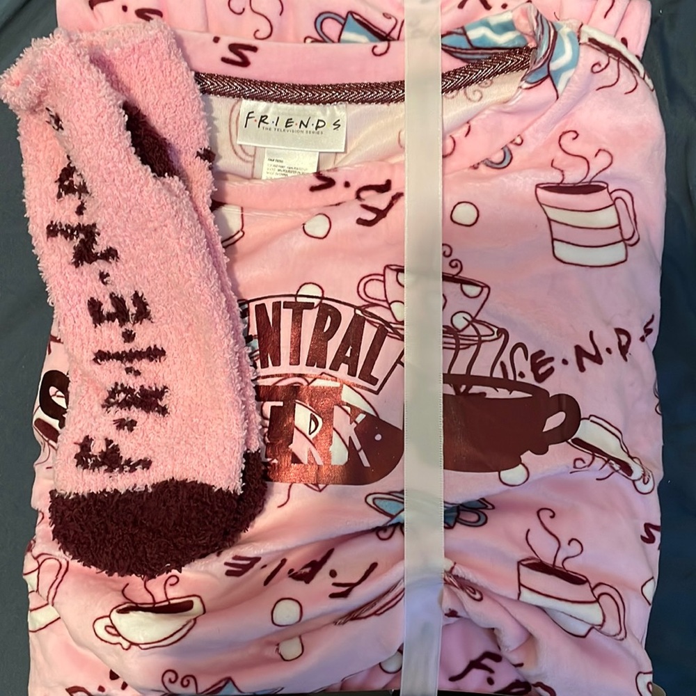 Women’s FRIENDS pajama set